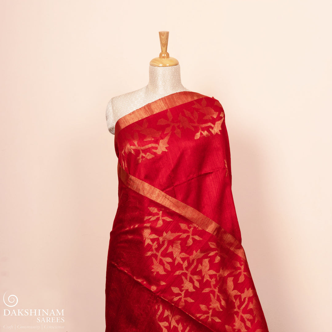 Pleats/body of Handwoven Red matka silk Saree