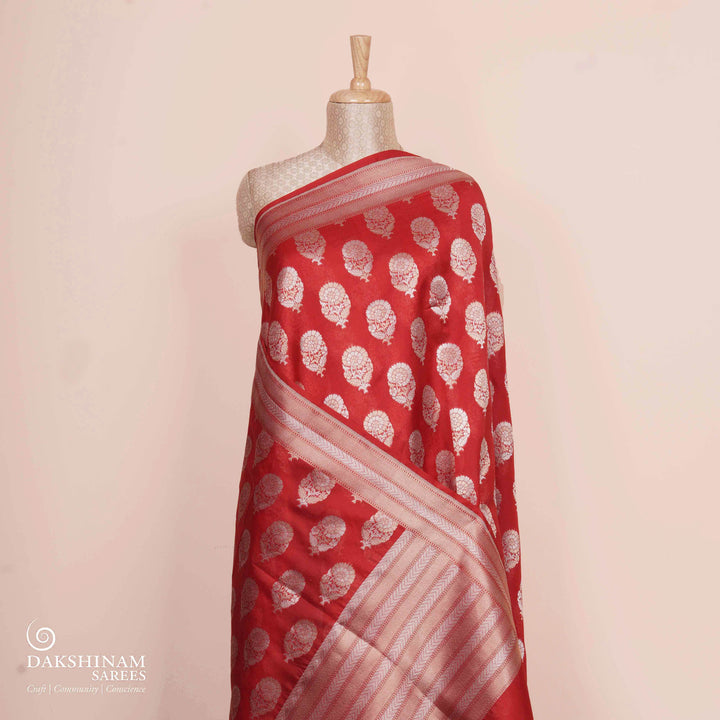 Pleats/body of Handwoven Red kora silk Saree