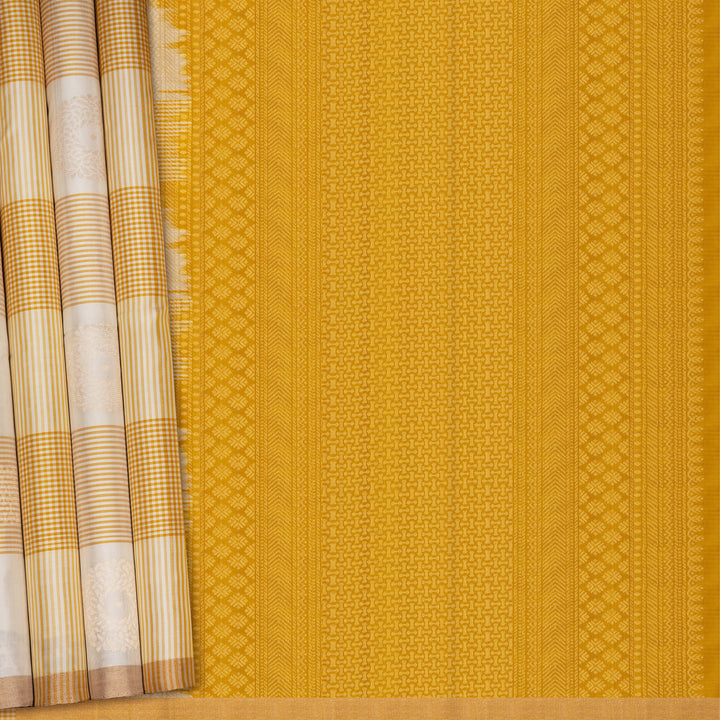 Pleats/body of Handwoven Soft Silk Saree 