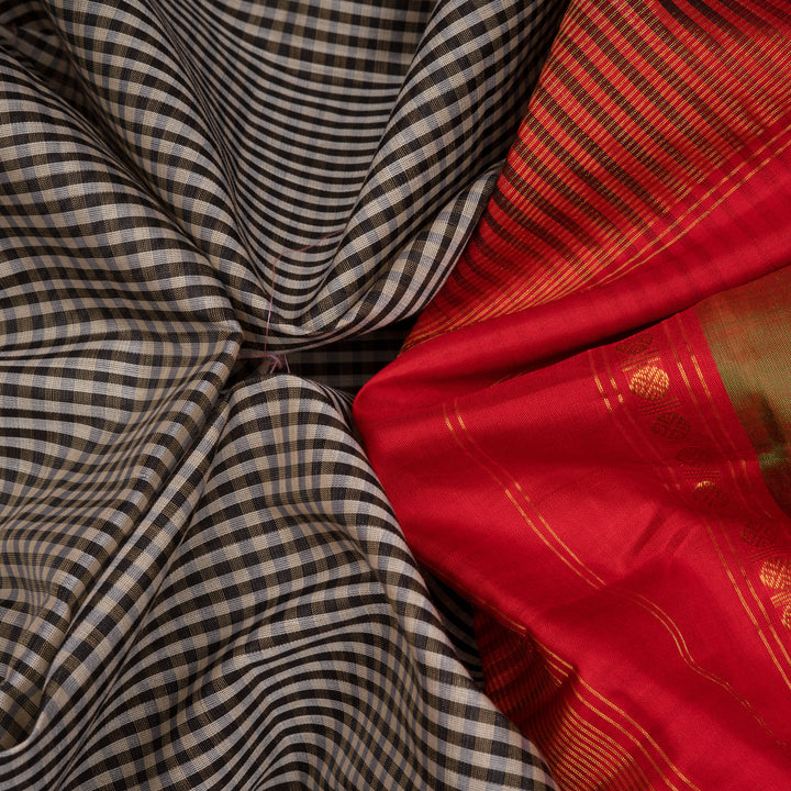 Closeup of Handwoven Gadwal Silk Cotton Saree