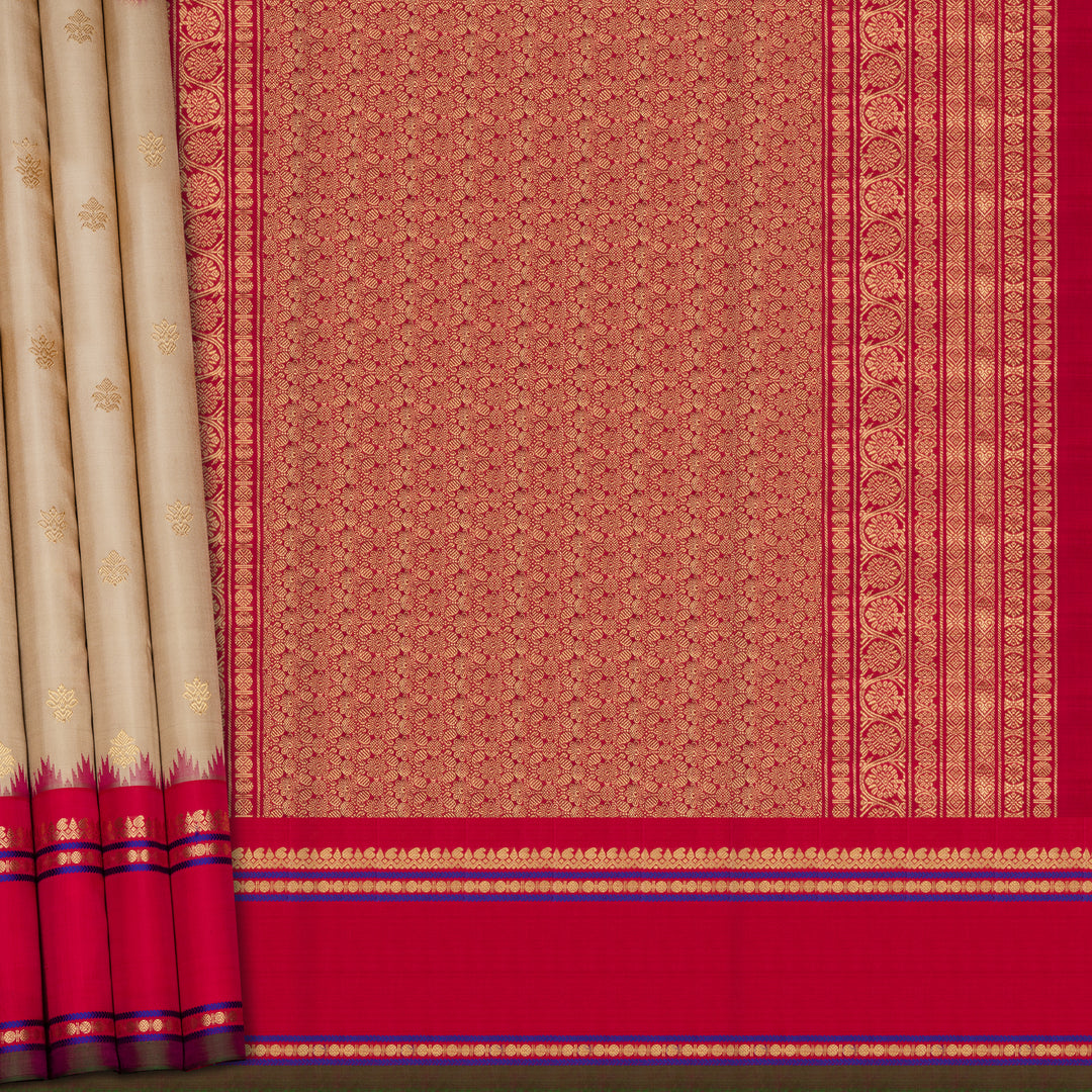 Pleats/body of Handwoven  Gadwal Silk Saree 