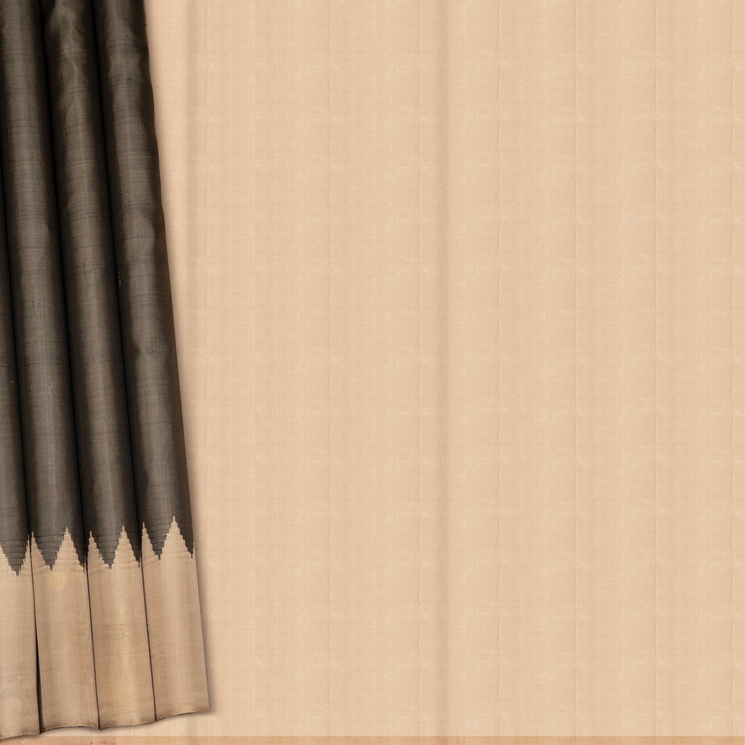Pleats/body of Handwoven Gadwal Silk Saree