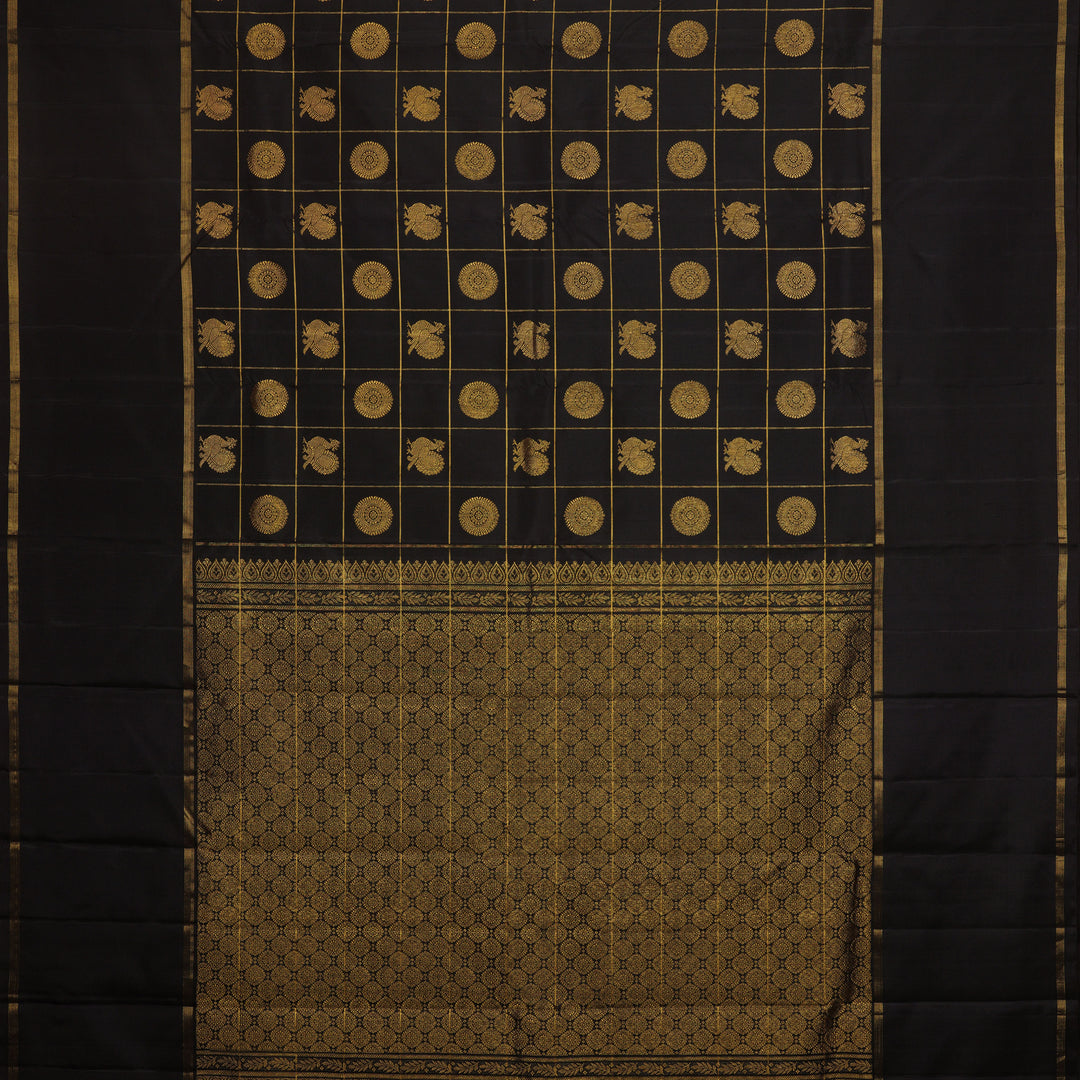 Pallu of Handwoven Black Kanjivaram silk Saree