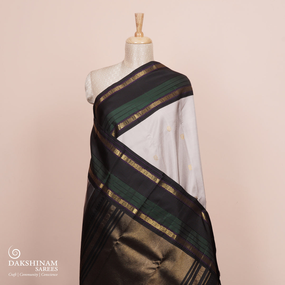 Pleats/body of Handwoven Kanjivaram silk Saree