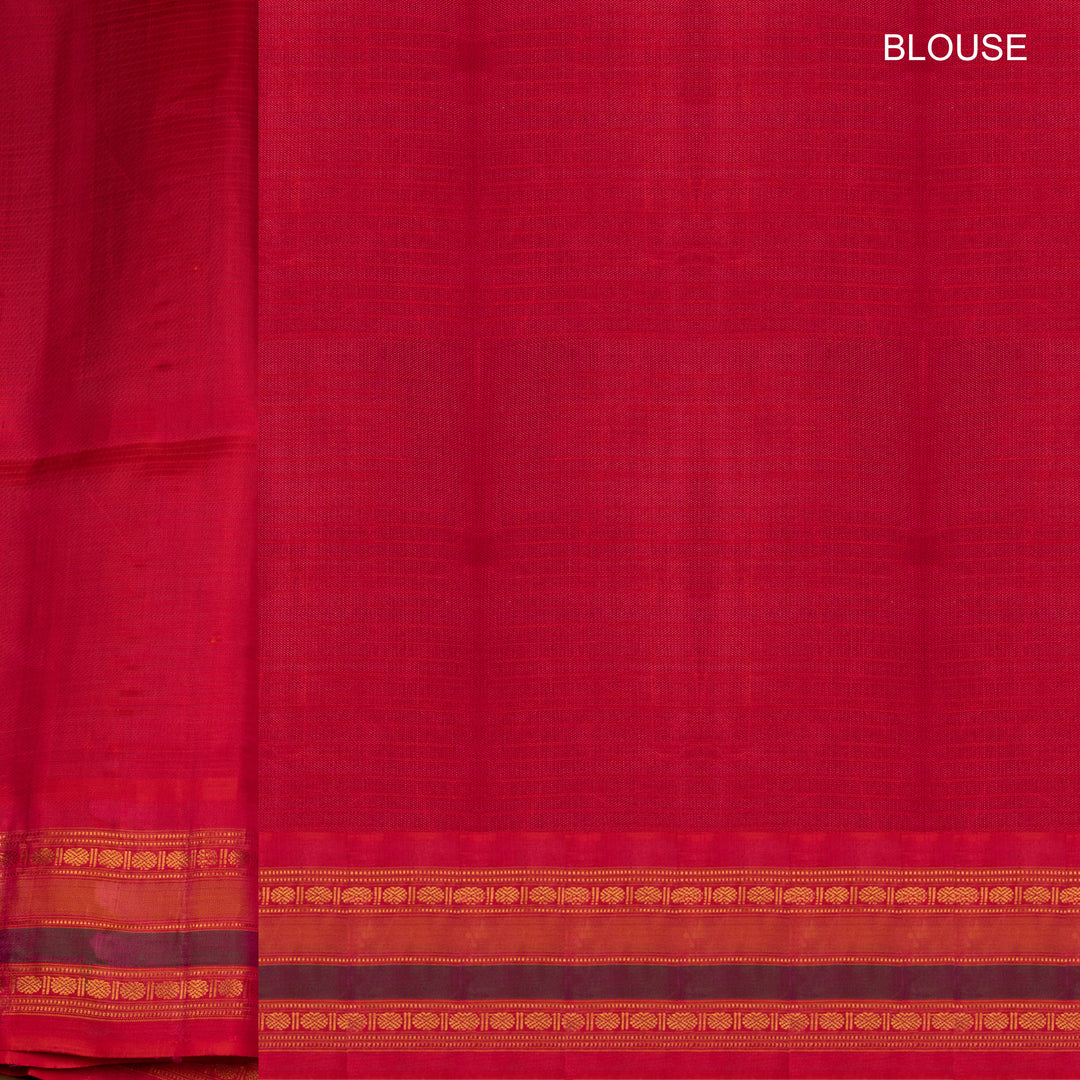 Blouse Closeup of a Blue Gadwal silk cotton saree with red dual-tone border.