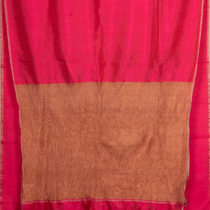 Body and Pallu closeup of a Peach Dupion silk saree with crushed gold tissue pallu.
