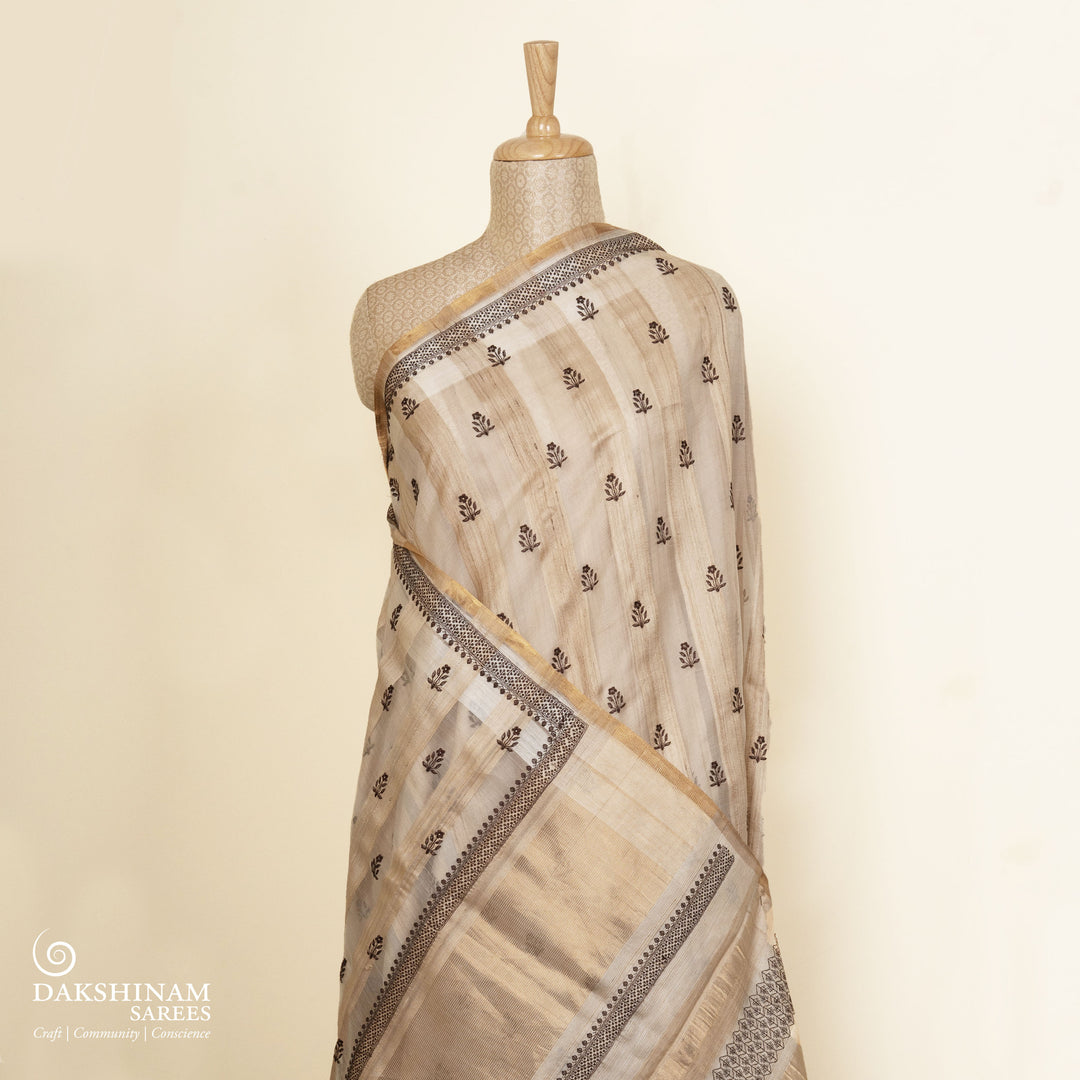 Pleats/body of Handwoven offwhite kora tussar  silk Saree