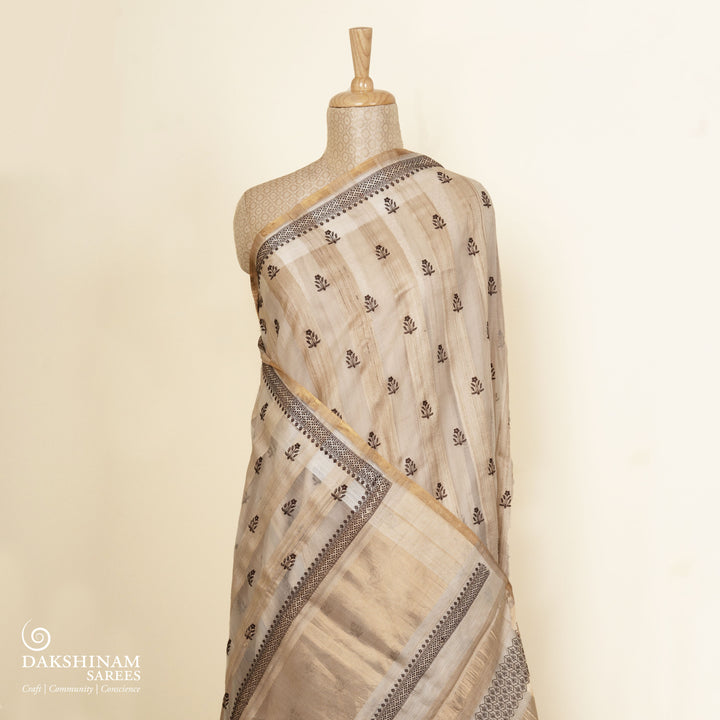 Pleats/body of Handwoven offwhite kora tussar  silk Saree