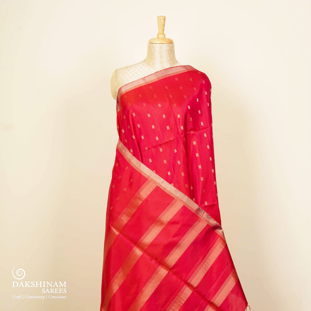 Pleats/body of Handwoven Dual toned pink with Orange soft silk Saree