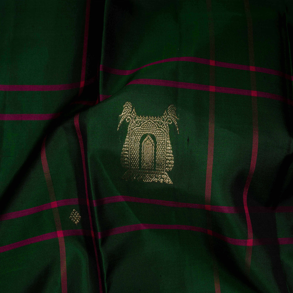 Closeup of Handwoven Green with pink Kanjivaram silk Saree
