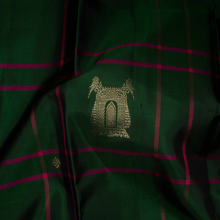 Closeup of Handwoven Green with pink Kanjivaram silk Saree