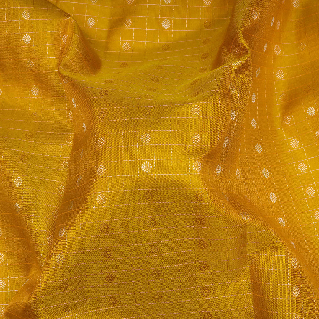 Closeup of Handwoven Lime Green Kanjivaram silk Saree
