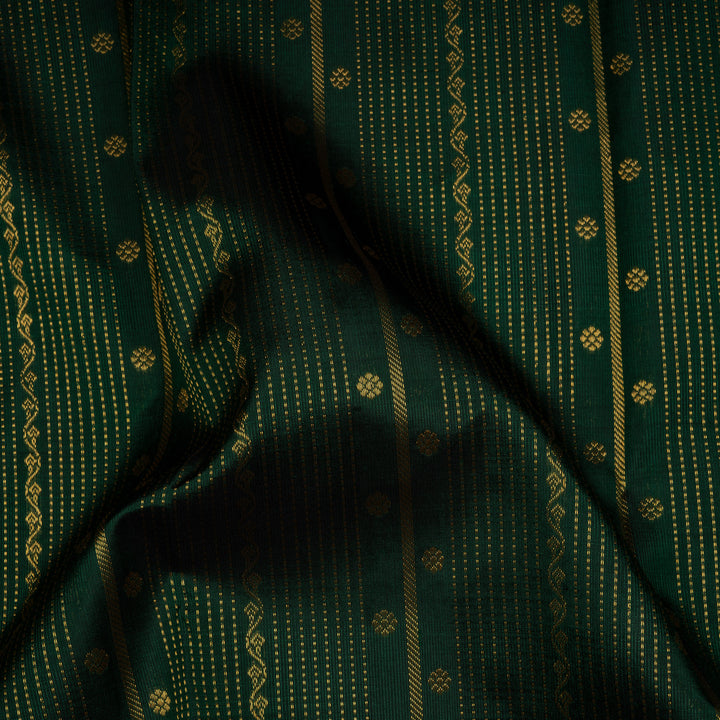 Closeup of Handwoven Bottle Green with Pink Borderless Kanjivaram silk Saree