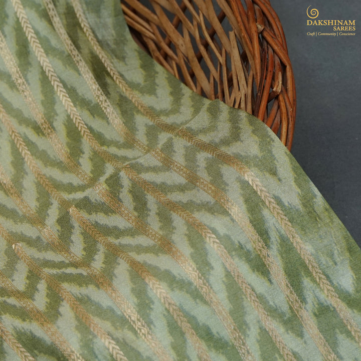 Handwoven Green Banarasi Fabric - 21T006259DSC