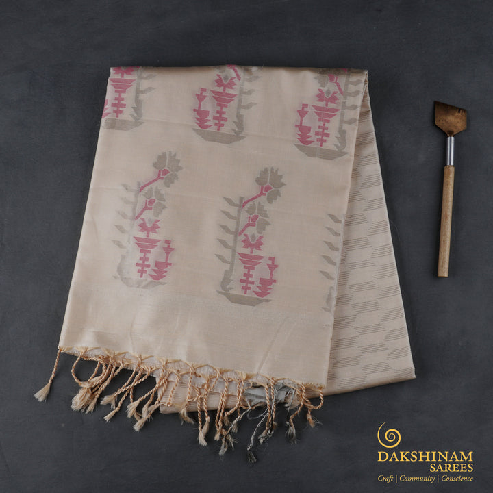 "Handwoven Off-white Soft Silk Saree - 1840T009258DSC"