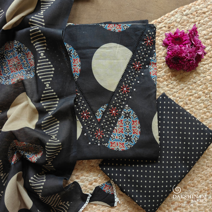 Black Three-Piece Suit Set with Beige Ajrakh Circle Butta and Embroidery 55N045974DSC